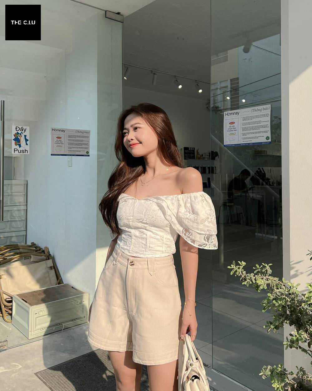 Chân váy đi cùng áo bẹt vai bo tay - set đồ thời trang cá tính và đẳng cấp