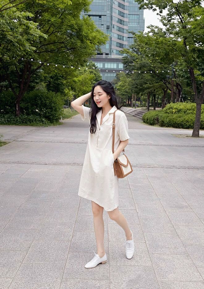 Những cô nàng Hàn Quốc đang ưa thích quần áo với tông màu trà sữa, váy liền chắc chắn là lựa chọn không thể lạc đi đâu được khi đang muốn đu trend. Đừng quên bỏ lỡ túi xách, trang sức và giày cho sang xịn mịn hơn nhé!