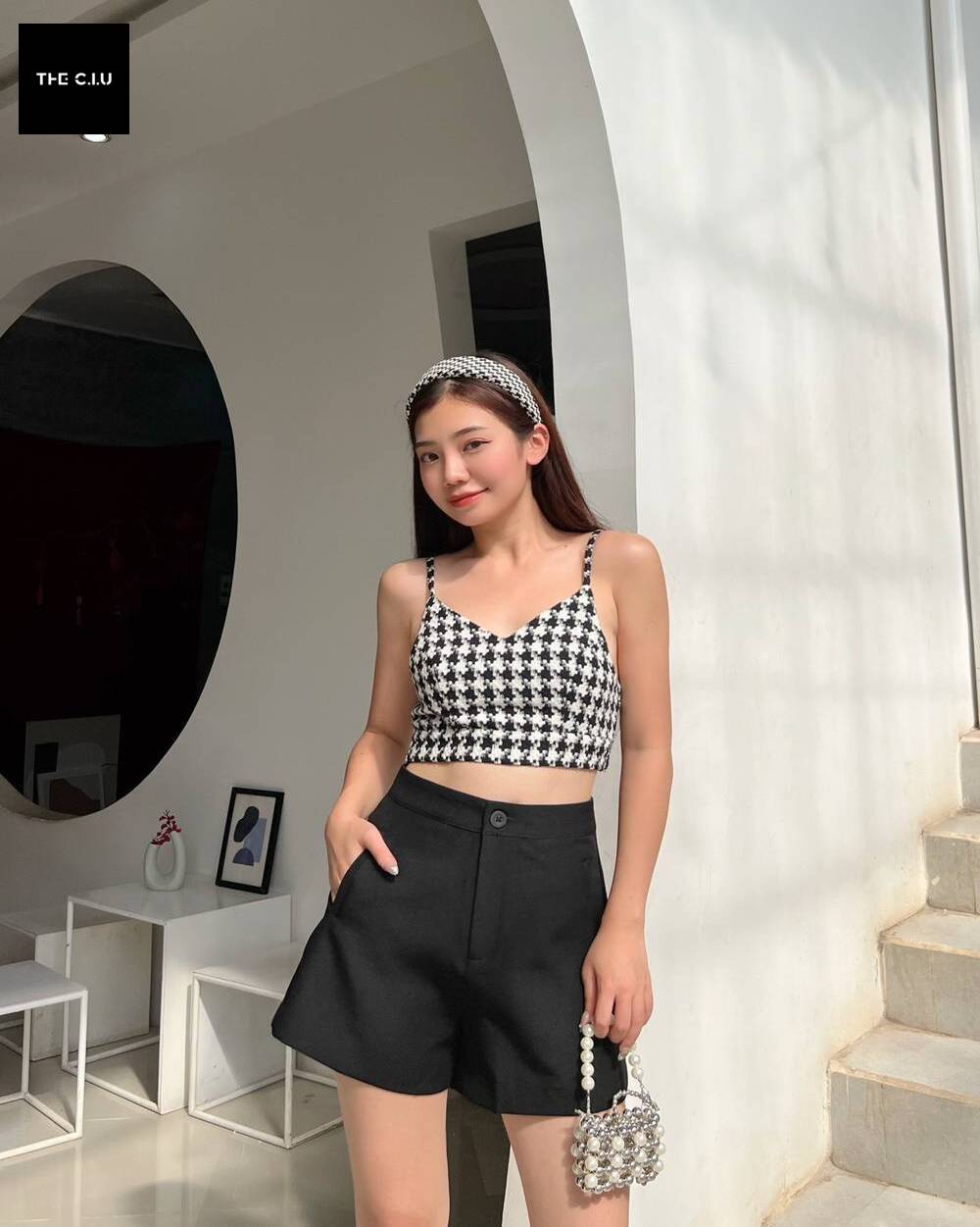 Street style nữ cá tính - Quần short hoặc quần jean với áo thun