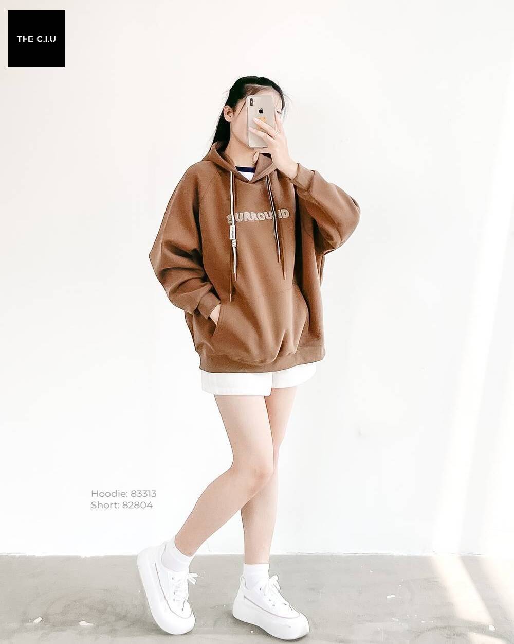 Áo hoodie cùng quần ống rộng ngắn