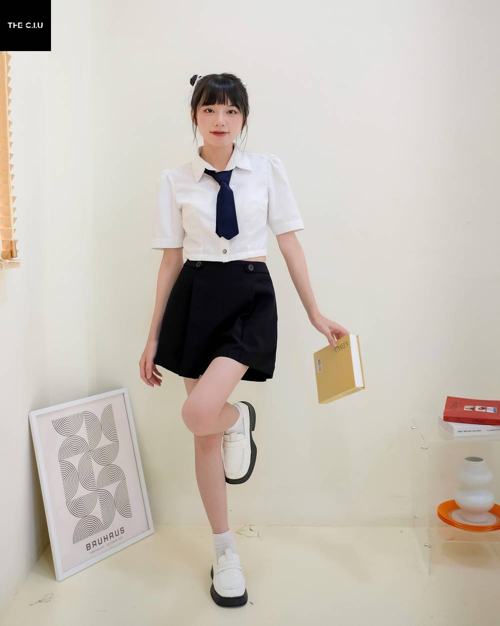 Cách phối đồ với chân váy xoè ngắn để trả lời câu hỏi chân váy mặc với áo gì và giới thiệu set áo và chân váy hot nhấ