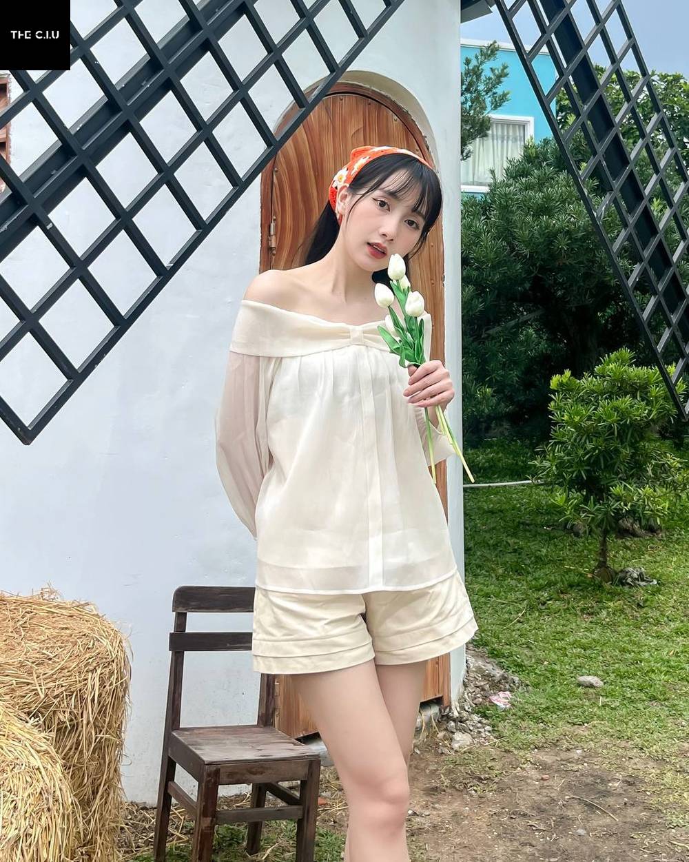 Áo trễ vai tay phồng