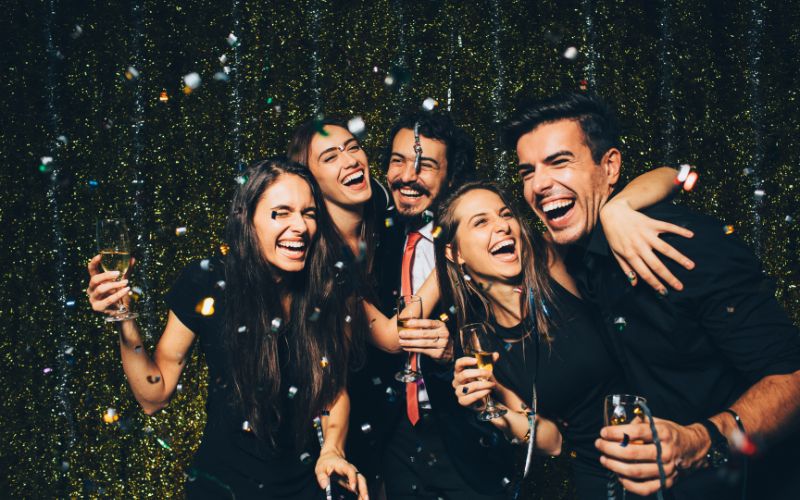 Year end party là tiệc tất niên ở các doanh nghiệp