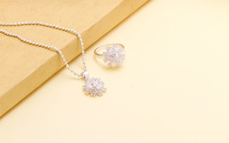 Trang sức giúp nàng lấp lánh ngày valentine