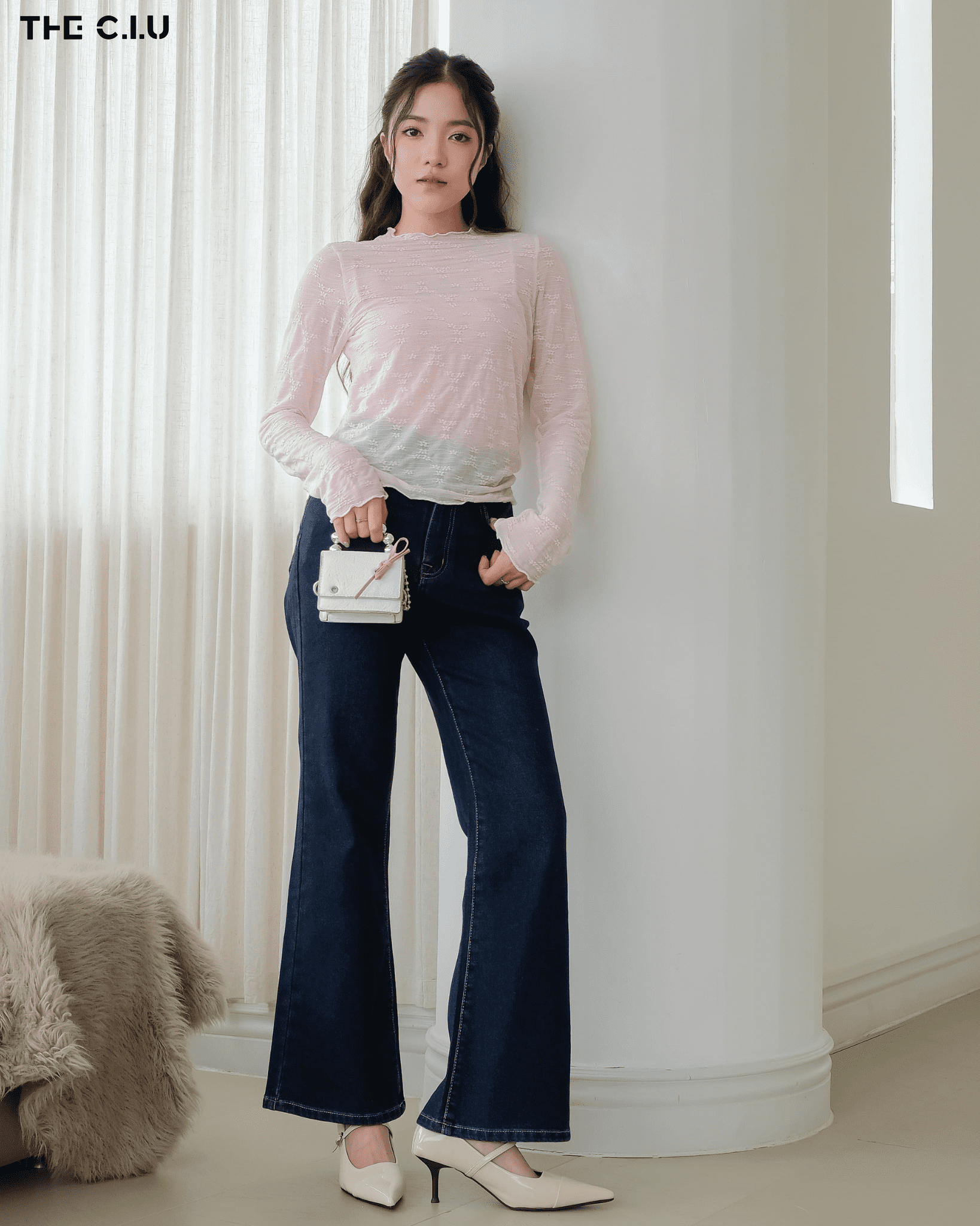 Cùng THE C.I.U tìm hiểu cách phối đồ với áo unisex cho nữ đa dạng che khuyết điểm lùn, chân to với phụ kiện thời trang trong bài viết nhé! Cùng THE C.I.U tìm hiểu cách phối đồ với áo unisex cho nữ đa dạng che khuyết điểm lùn, chân to với phụ kiện thời trang trong bài viết nhé!