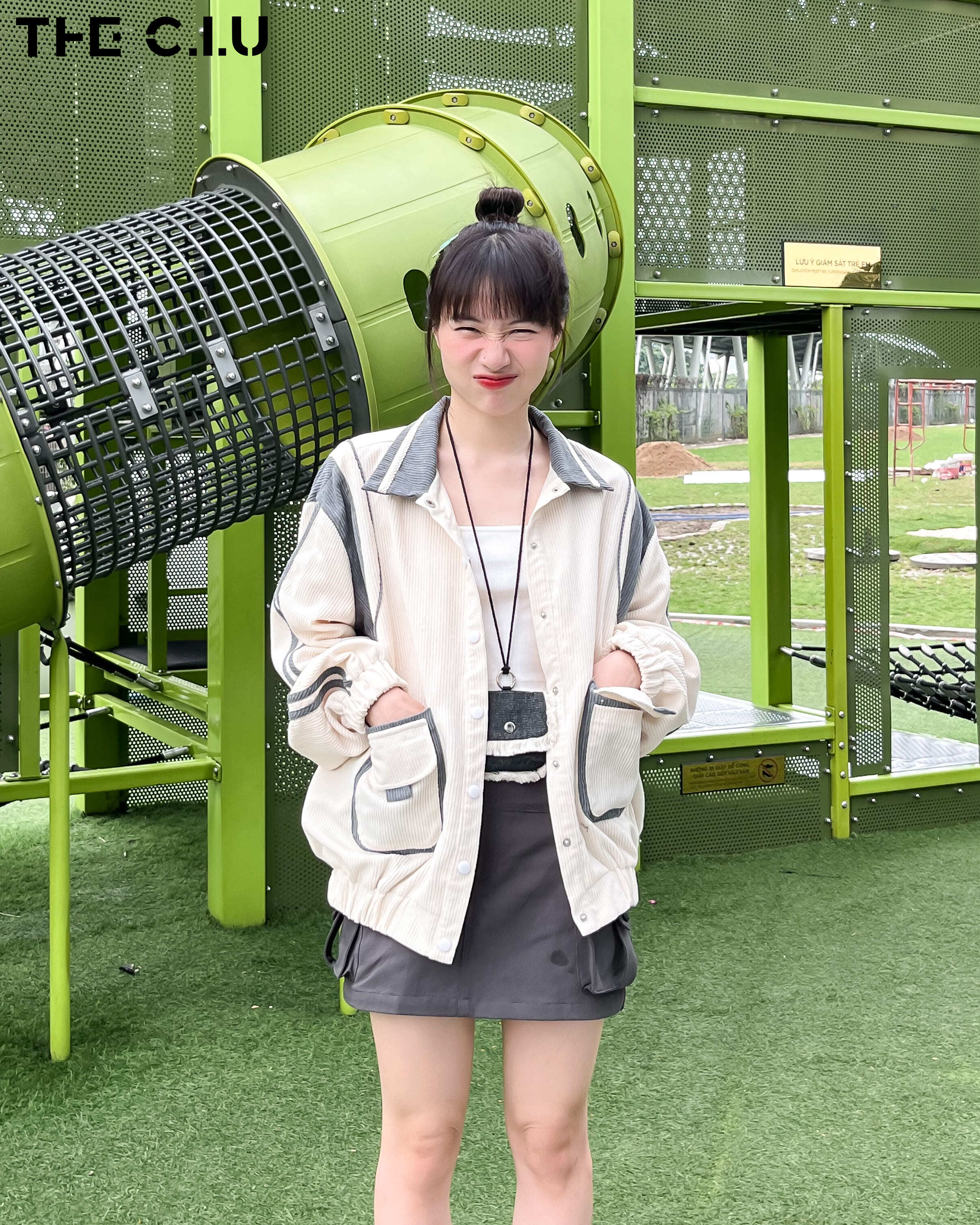 Chiếc áo khoác vừa người sẽ là chiếc áo hơi rộng một chút