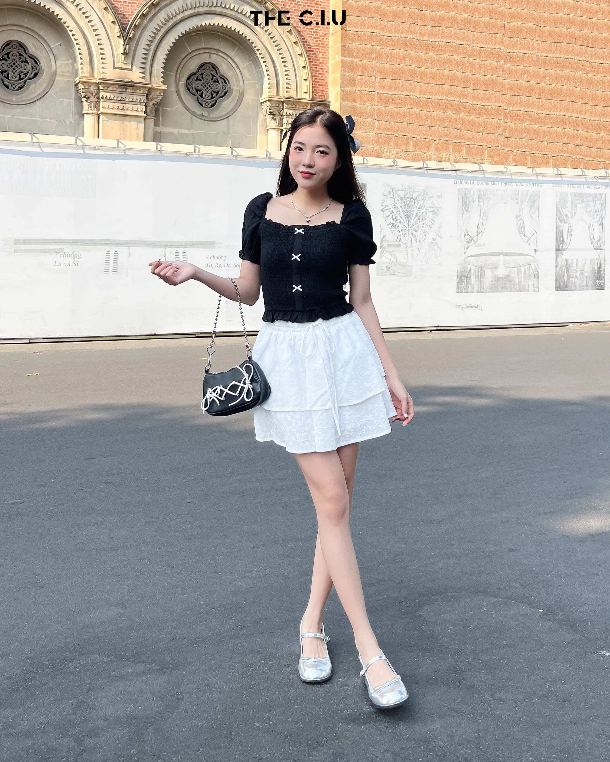 Chân váy tầng phù hợp hơn với những cô nàng điệu đà và trẻ trung