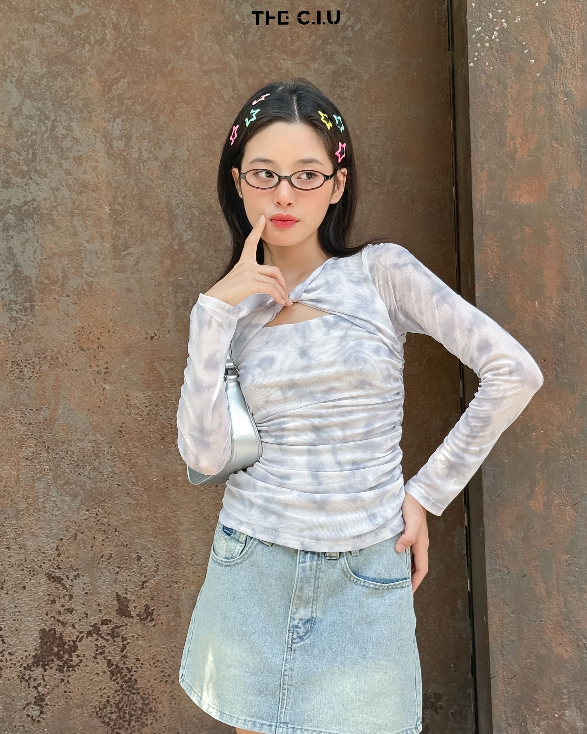 Trang điểm chân mày và mắt nhẹ nhàng, tự nhiên