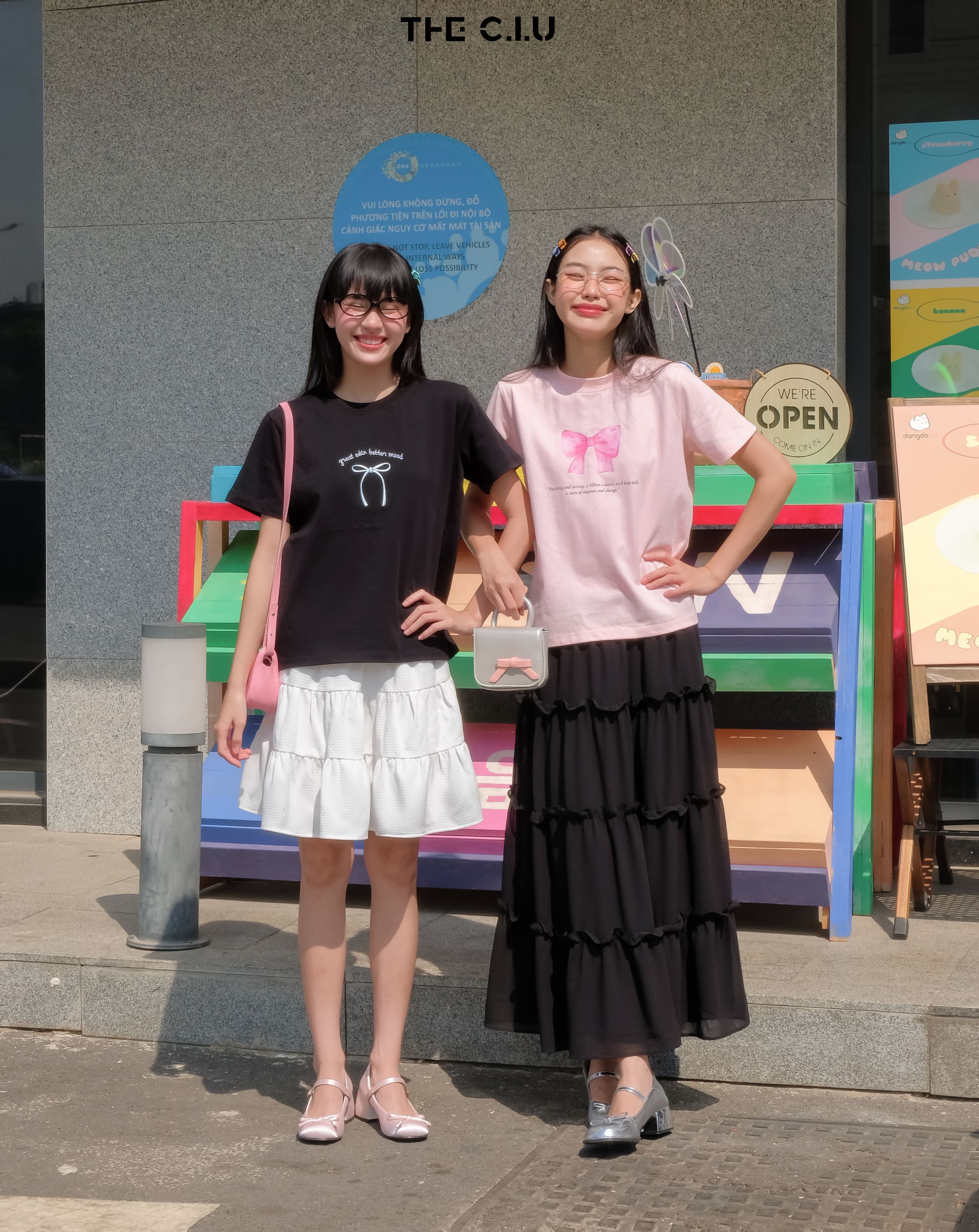 Tổng thể outfit trở nên năng động và trẻ trung hơn