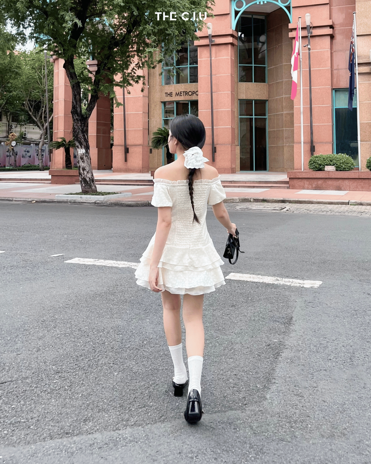 Xu hướng thời trang mới mang tên Demure