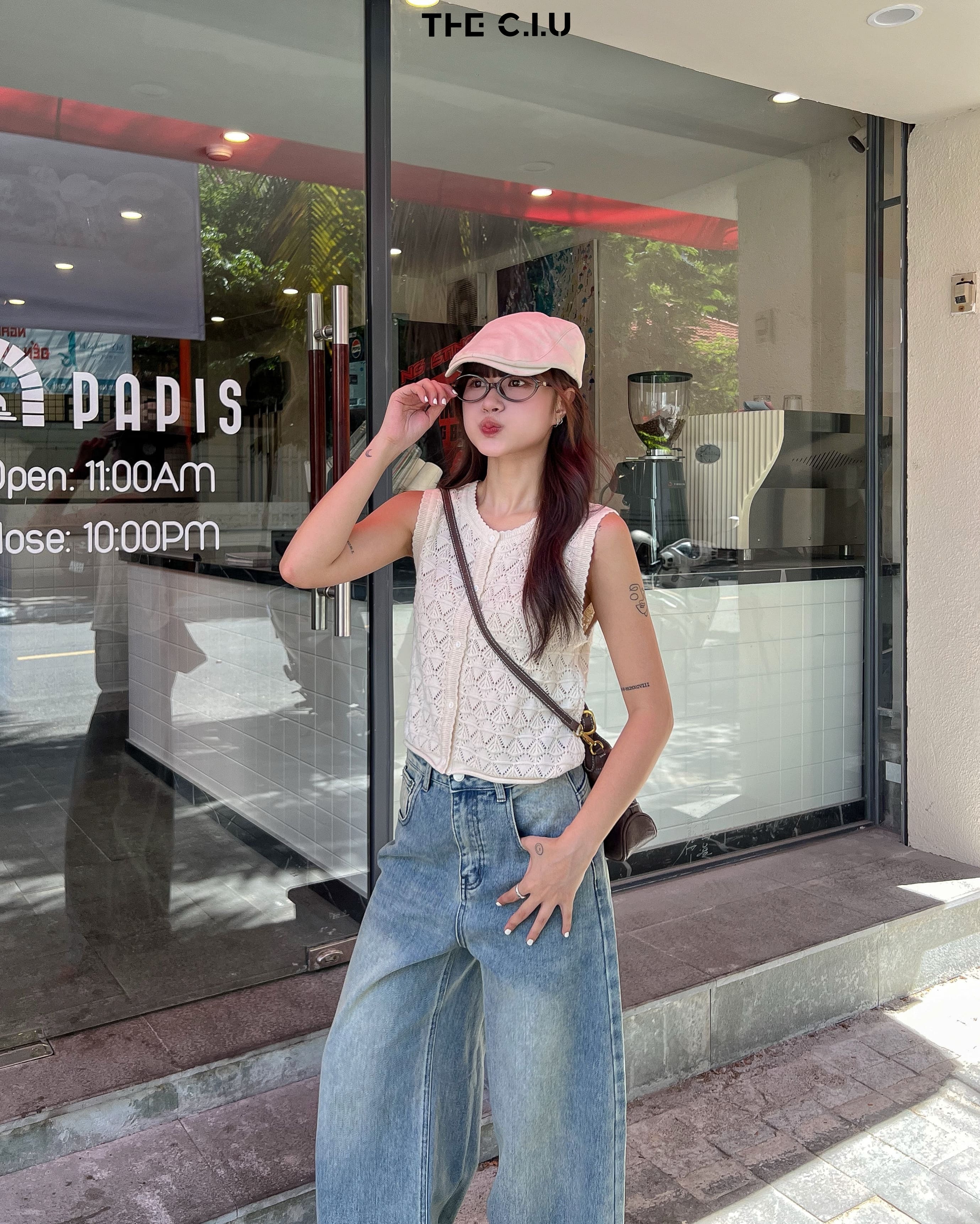 “Retro Style” khi kết hợp với áo sát nách