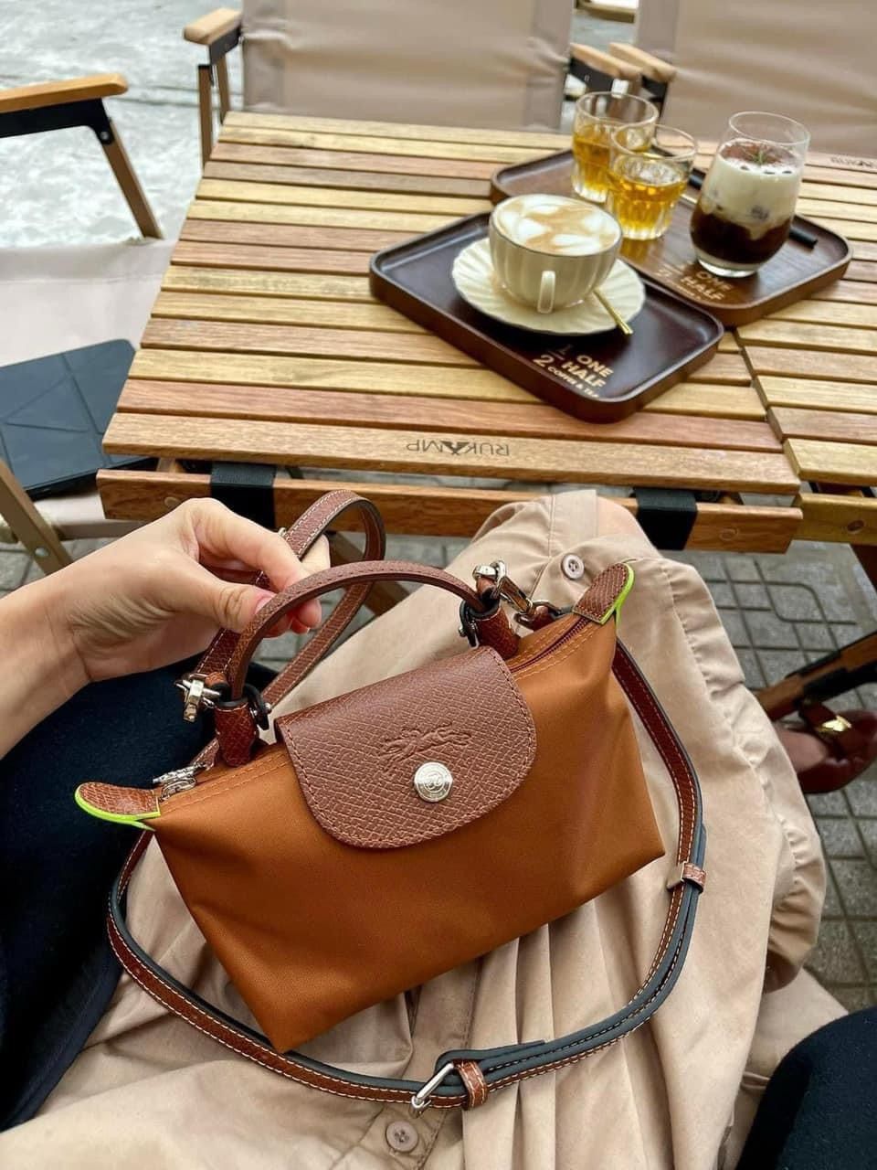 Mẫu túi Le Pliage Mini đang được phái đẹp tích cực săn lùng.
