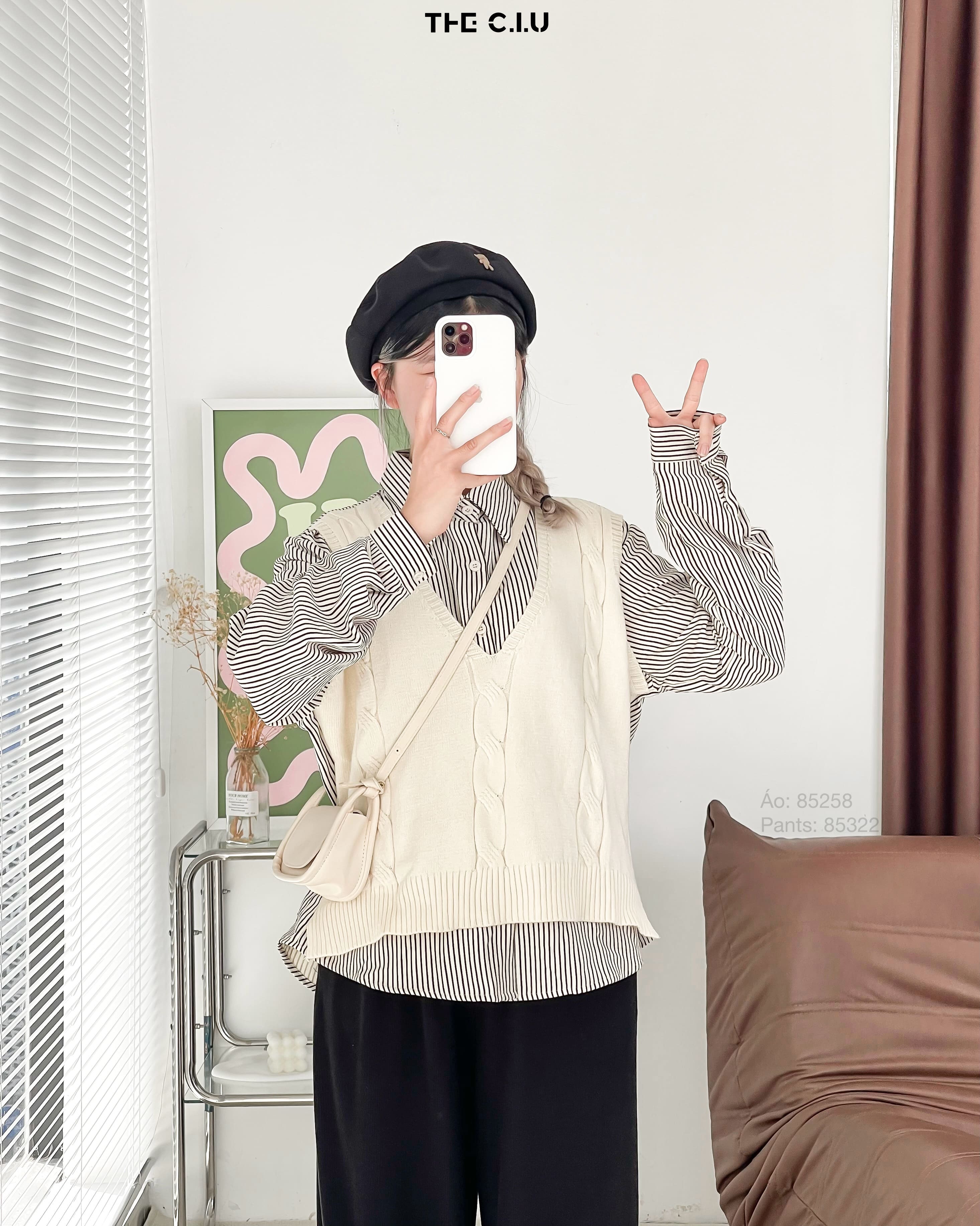 Phối quần baggy jean với áo sơ mi