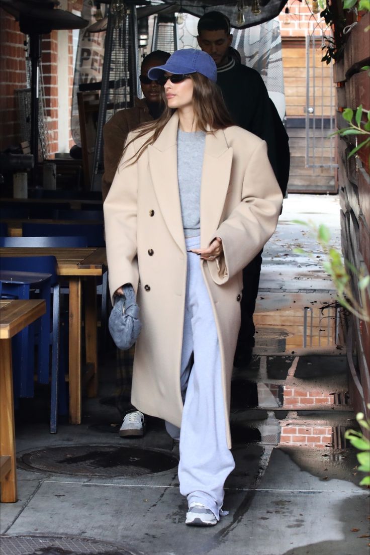 4 Cách Phối Hoodie Cực Đơn Giản Nhưng Thu Hút, Trendy!