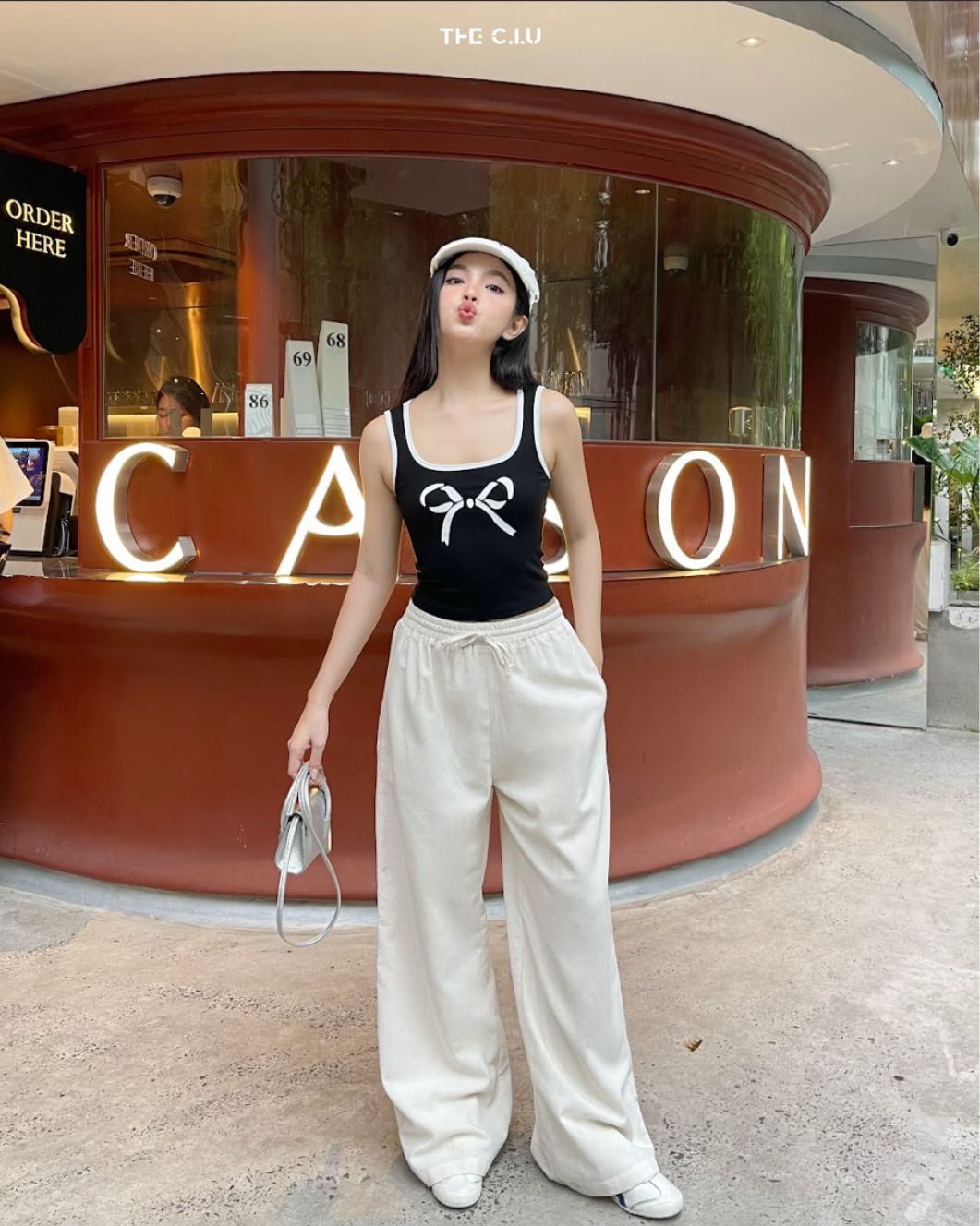 Cách chọn áo phông đen nữ phù hợp