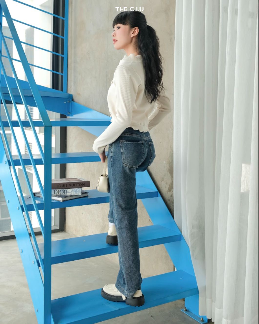 Các cách phối áo thun trơn với quần jean skinny