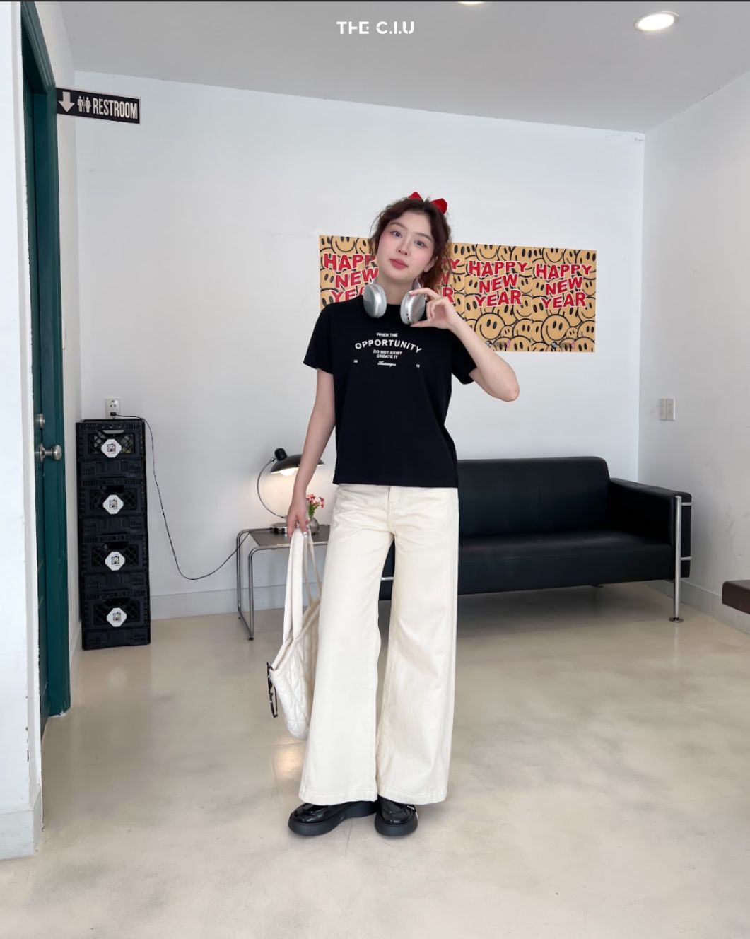 Áo thun đen tay lỡ