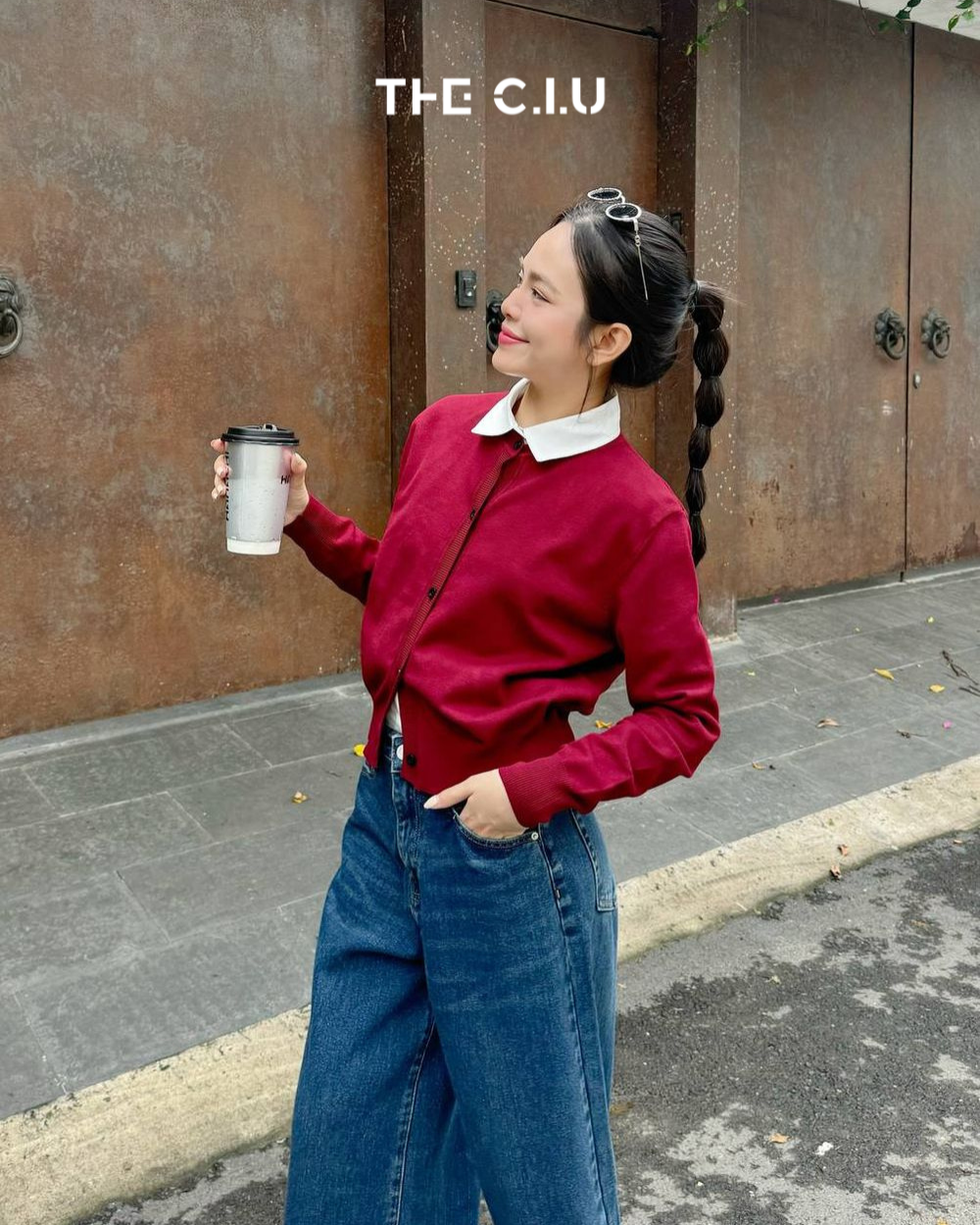 Áo khoác len mỏng cardigan Timothy màu sắc nổi bật, thiết kế tuy đơn giản nhưng vẫn vô cùng nổi bật. Chất liệu dệt kim sang trọng, đặc biệt phần bo chun ở tay cách điệu 