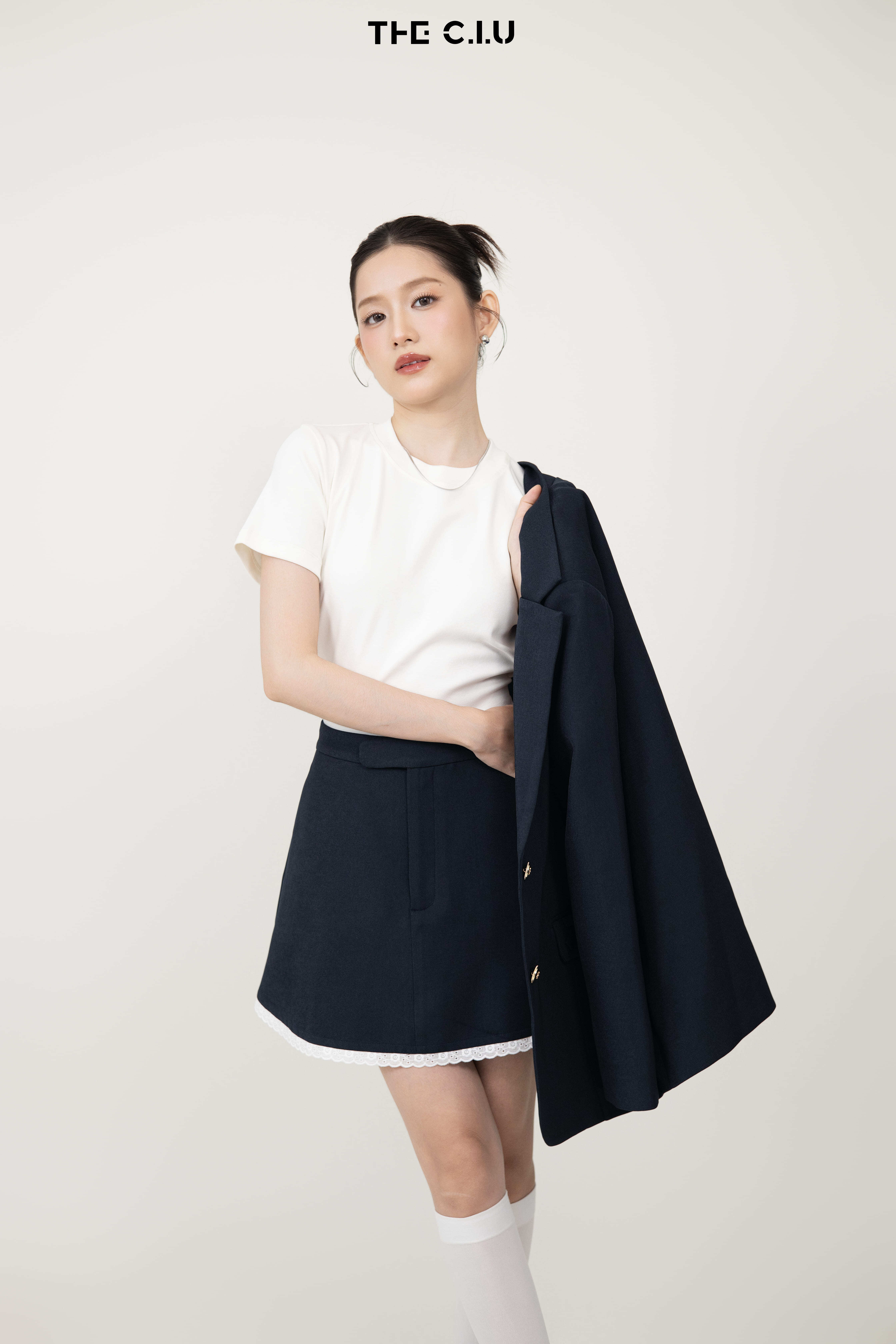Form dáng croptop giúp bạn khoe vòng eo "con kiến"