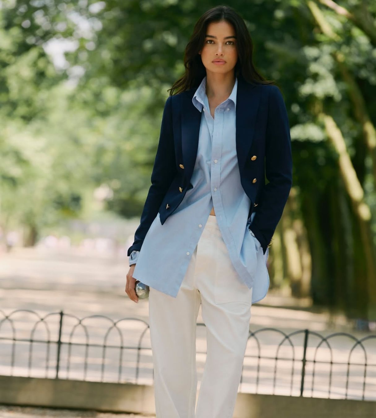 Vì Sao Màu Xanh Navy Luôn Được Yêu Thích?