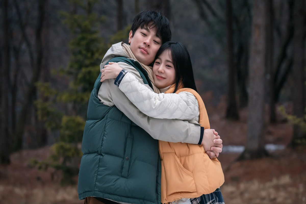 Jisoo – Biểu tượng thời trang ngay cả trong thế giới hậu tận thế của Newtopia